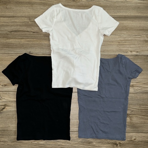 Hollister Black Fitted Buttoned T-Shirt - Picture 2 of 6